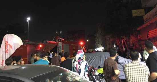 إخماد حريق داخل محل إطارات سيارات فى المطرية دون إصابات.. صور