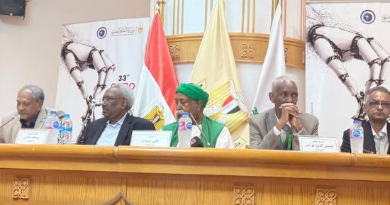 رد الجميل.. أولى ندوات المهرجان التجريبى تحتفى بمسيرة يوسف عايدابى