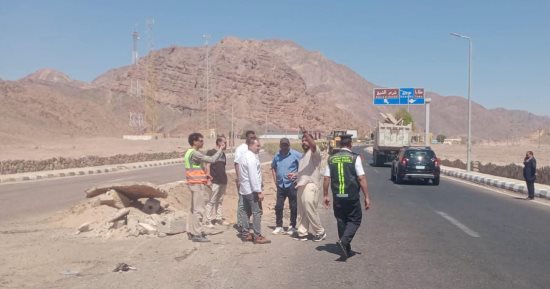 بدء أعمال تمهيد ورصف مدخل مدينة دهب لرفع كفاءة الطرق وتحسين الحركة المرورية
