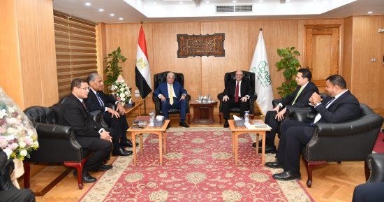 محافظ الفيوم يستقبل مستشار رئيس الجمهورية للتنمية المحلية لبحث أوجه التعاون