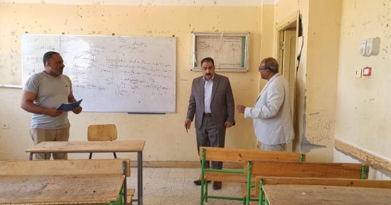 الكتب المدرسية والفصول جاهزة لاسقبال الطلاب في جولات بمدارس الأقصر.. صور
