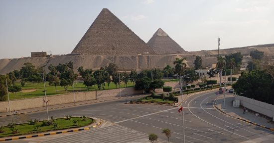 أهرامات الجيزة تتزين لاستقبال الرئيس الصينى