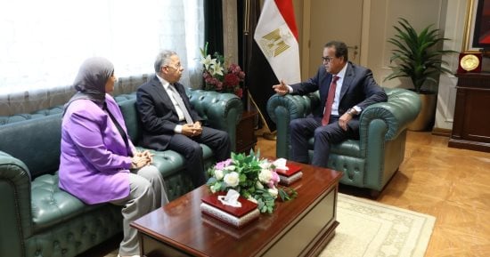 وزير الصحة يبحث مع نقيبى الأطباء والتمريض تحسين بيئة العمل وحماية العاملين