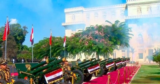 موكب الرئيس الصينى يصل قصر الاتحادية تمهيدا لقمة مع الرئيس السيسى