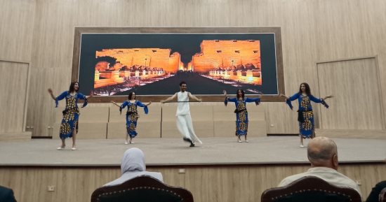 طلاب جامعة العاصمة يتألقون في الملتقى القمي الثاني للفنون الشعبية 2026