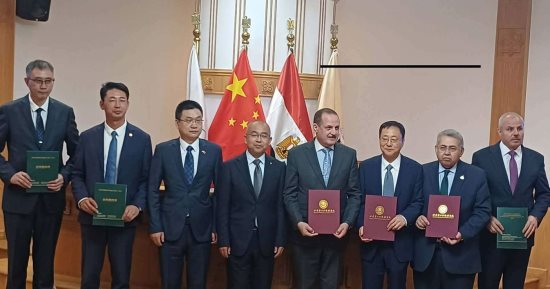 العلاقات المصرية الصينية.. جامعة قناة السويس تفتح بوابة لتعاون البلدين.. ومركز تدريب تكنولوجى بـ"تيدا" لإعداد كوادر المصانع الصينية.. اتفاقية مصرية صينية وقعت فى مايو لإنشاء مركز متخصص بالتدريب باقتصادية القناة