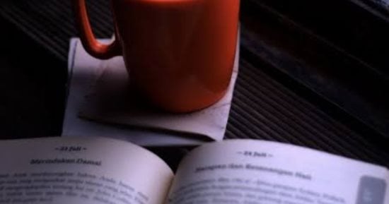 %55 يقرأون أقل مما يريدون.. هل تنقذ الكتب الأصغر عادة القراءة؟