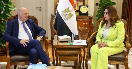 منال عوض تبحث مع وزير البيئة الإيطالى تعزيز التعاون فى المياه والمخلفات وحماية السواحل