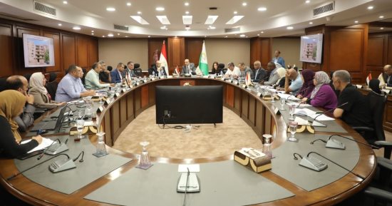 محافظ الجيزة يبحث شكاوى المواطنين بشأن تحويل وحدات سكنية لفندقية ومخالفات بناء