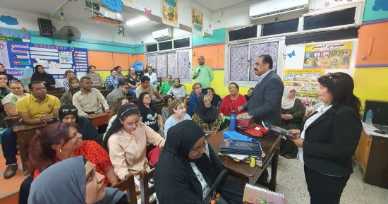 وكيل تعليم الأقصر يتابع تدريب معلمي الصفوف الأولى على المنهج الياباني الجديد