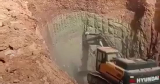 بعد 48 ساعة على سقوطه فى البئر.. آخر تطورات إنقاذ الطفل أيوب بالجزائر (فيديو)