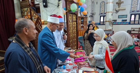 أوقاف سوهاج تكرم أطفال البرنامج الصيفي بمسجد القطب