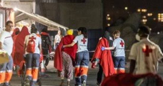 مأساة جديدة في الأطلسي.. وفاة 83 مهاجرًا في رحلة إلى جزر الكناري.. فيديو