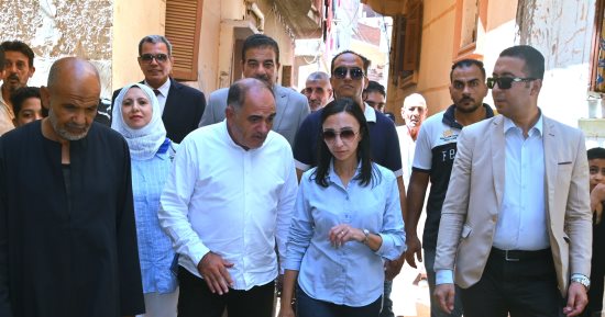 محافظ البحيرة توجه بالالتزام بمواعيد انتهاء المشروعات الجديدة وفقا للمواصفات 