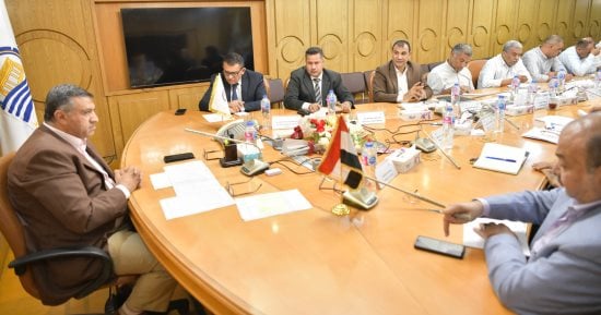 محافظ قنا: تدريب العاملين بالمجازر والتأكد من اشتراطات الأمن والسلامة داخلها