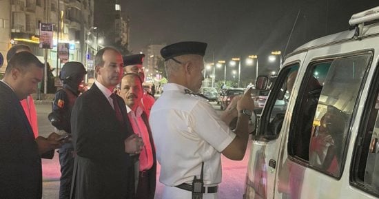 من قلب الشارع.. مدير أمن سوهاج يقود الحملات المرورية ويواجه المخالفات.. صور