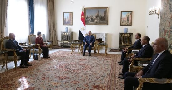 الرئيس السيسى يستقبل رئيسة البنك الآسيوى للاستثمار فى البنية التحتية.. ويؤكد التطلع لتنويع محفظة التعاون مع البنك.. ويشدد: ندعو إلى أدوات تمويل مبتكرة وحشد الاستثمارات الخاصة لدعم الاقتصادات النامية