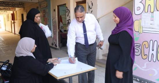 وكيل تعليم الوادى الجديد يتفقد جاهزية عدد من المدارس لبدء الدراسة فى الخارجة