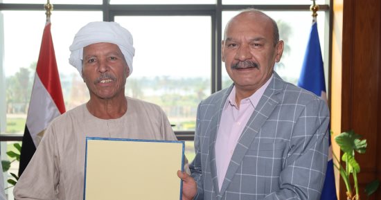 محافظ السويس يكرم المزارعين المتميزين فى عيد الفلاح
