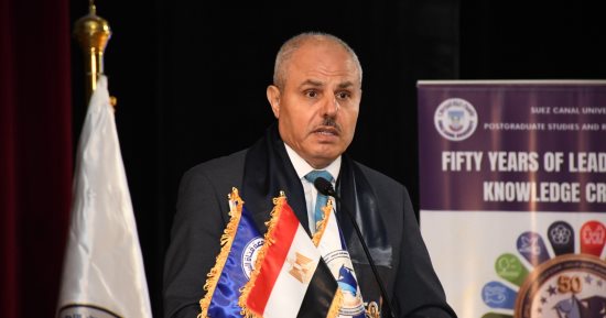رئيس جامعة قناة السويس يفتتح المؤتمر الثامن للدراسات العليا والبحوث