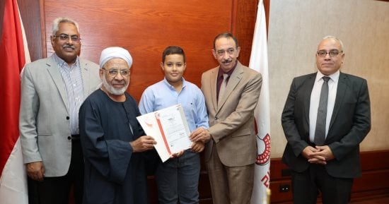 محافظ سوهاج يكرم مزارعى البصل ويدعم جهود التوسع فى التصدير
