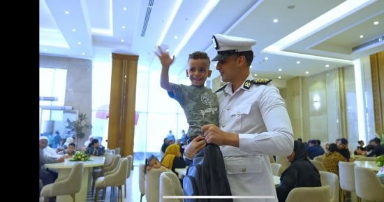 ملحمة إنسانية خلف الأسوار.. الداخلية تبهج أبناء النزلاء والمفرج عنهم بالمستلزمات المدرسية وتكرس مفهوم الحماية المجتمعية..النزلاء: شكرا للرئيس السيسي سنكمل تعليمنا.. والأبناء: وفروا لنا كل شيء.. صور