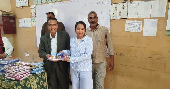 مدير تعليم الطود بالأقصر يطلق مبادرة لتسليم التلاميذ الكتب قبل بداية العام الدراسى
