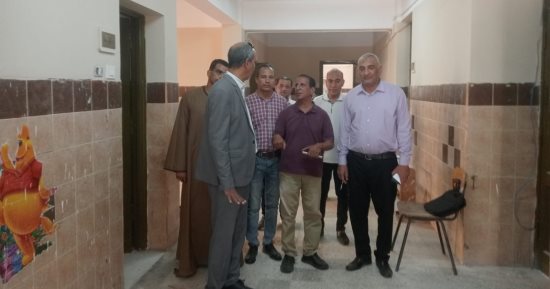 إحالة مدرسة للتحقيق خلال جولة لمدير إدارة نجع حمادي التعليمية بقنا