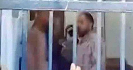 مشاجرة بين مدرس وطالب خالع ملابسه العلوية في الشرقية