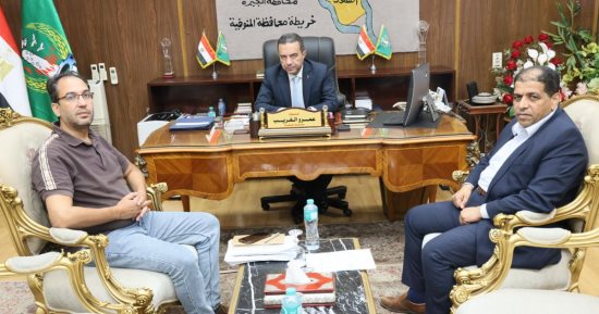 محافظ المنوفية يناقش مستجدات الموقف التنفيذى لعدد من مشروعات الصرف الصحى