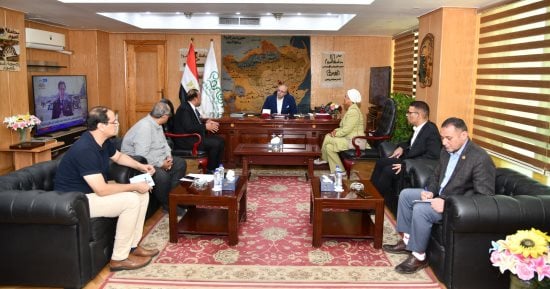محافظ الفيوم يلتقى ممثلي اللجنة الطبية العليا بمجلس الوزراء لتعزيز التعاون