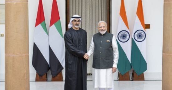 ولي عهد أبوظبي ورئيس الوزراء الهندي يبحثان العلاقات الثنائية وسبل تعزيزها