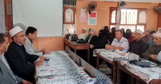 رئيس منطقة الإسماعيلية الأزهرية يناقش ضوابط البكالوريا
