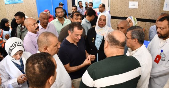 محافظ أسوان يتفقد مستشفى النيل التخصصى بإدفو.. ودراسة الموقف القانونى لتطوير الحديقة العامة