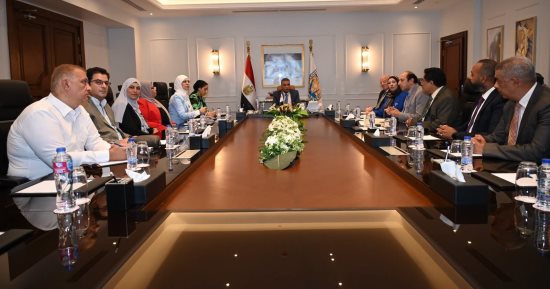 محافظ جنوب سيناء يستقبل أعضاء اللجنة التنفيذية بشأن تقييم المشروعات الخضراء