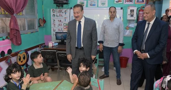 محافظ بورسعيد يتابع انتظام العملية التعليمية للتأكد من الانضباط الدراسى