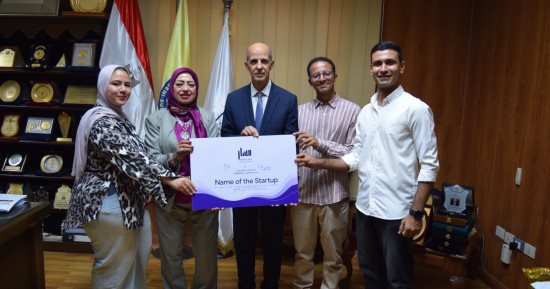 رئيس جامعة بني سويف يستقبل الفريق الفائز بمسابقة مدينة زويل للشركات الناشئة