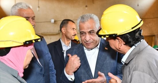 خلال زيارة لشركة أبو زعبل للكيماويات.. وزير الإنتاج الحربى يتابع انتظام العملية الإنتاجية