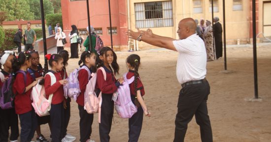 الجرس ضرب.. مدارس أسوان تستقبل طلاب الصفوف الأولى فى أول يوم دراسى