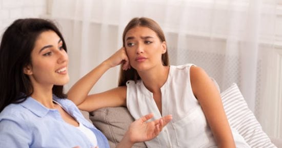 صديق ولا مدعى صداقة؟.. إتيكيت التعامل مع الصديق المزيف
