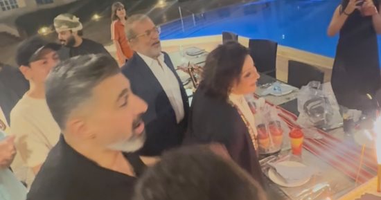 بعد تكريمه فى ظفار المسرحى.. ياسر جلال يحتفل بعيد ميلاد نجله بسلطنة عمان