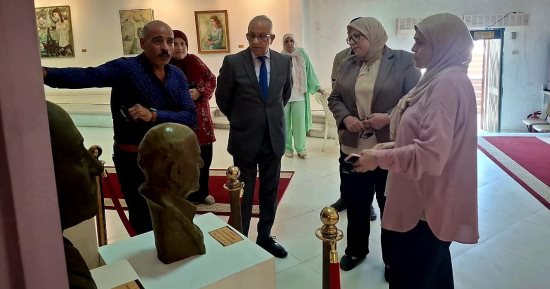 محافظ بورسعيد ورئيس الفنون التشكيلية يبحثان سبل تطوير متحف النصر