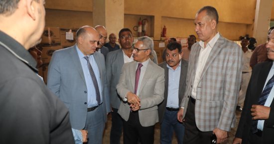 محافظ بنى سويف يتفقد المجمعات الاستهلاكية التابعة لوزارة التموين