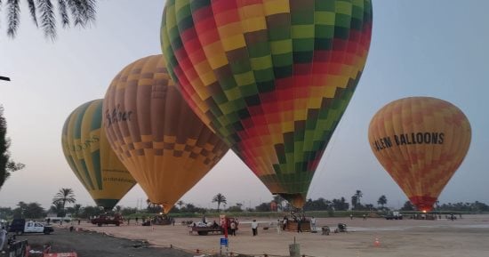 لأول مرة منذ 3 أشهر.. سماء الأقصر تشهد عودة تحليق رحلات البالون الطائر
