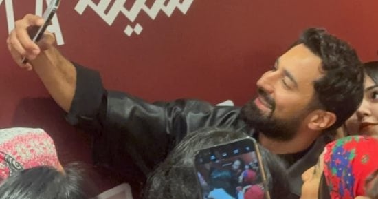 على أنغام لولا البنات.. أحمد حاتم يحتفل بعرض خاص لـ ريد فلاج للسيدات فقط