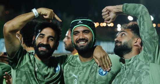 محمود مرعى يرتدى واقى الرأس فى تدريبات بيراميدز استعدادًا لمواجهة إنبى