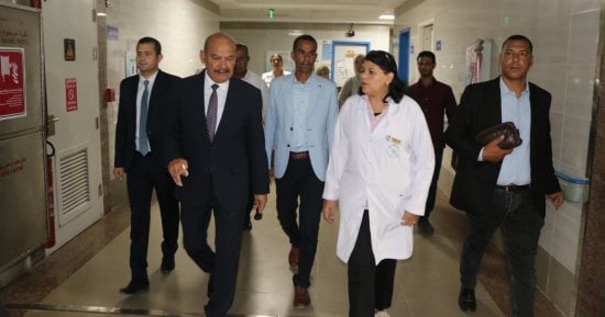 محافظ السويس يتفقد المركز الطبي بالمحروسة لمتابعة جودة الخدمات الصحية
