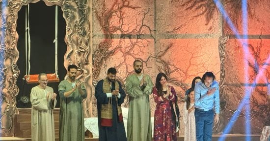 احتفاء جماهيري بالعرض المصري «متولي وشفيقة» في مهرجان ظفار الدولي للمسرح