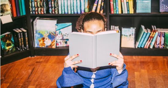 لمحاربة التصحف على الهواتف.. سنغافورة تقدم الأموال للقراءة 15 دقيقة يوميا