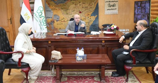 محافظ الفيوم مع أعضاء مجلسي النواب والشيوخ لمناقشة مشكلات الصحة ومياه الشرب 
